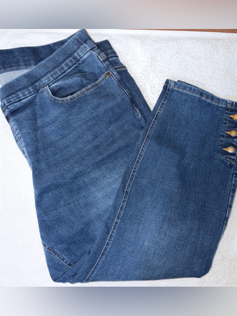 Liz Claiborne Amber Mid-Rise Pull-On Cropped Ankle Jeans Button Cuff 26” Inseam